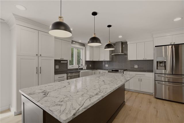 18 Waterman Street, Bristol, RI 02809