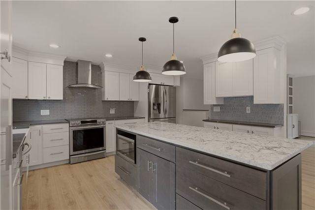 18 Waterman Street, Bristol, RI 02809
