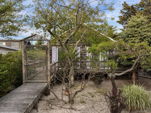 111 Walnut Walk, Fair Harbor, NY 11706