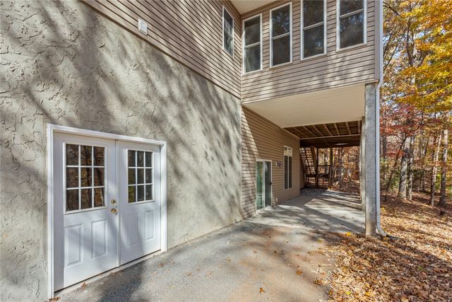 310 Falcons Nest Road, Walhalla, SC 29691