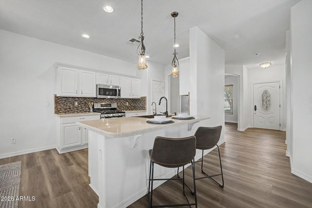 3211 E GLENEAGLE Drive, Chandler, AZ 85249