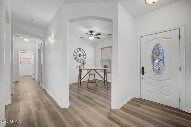 3211 E GLENEAGLE Drive, Chandler, AZ 85249