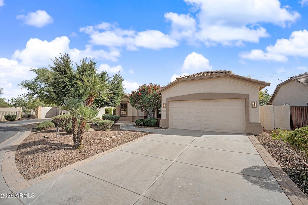 3211 E GLENEAGLE Drive, Chandler, AZ 85249