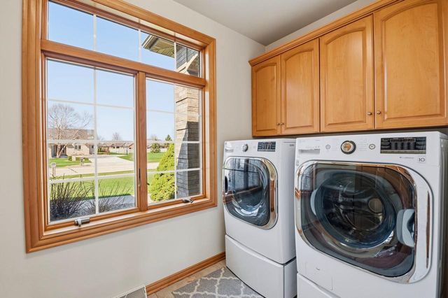 1529 SILVER MAPLE DRIVE, De Pere, WI 54115