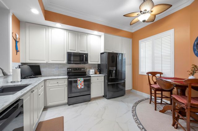 8 Harbour Isle Drive E 5, Fort Pierce, FL 34949