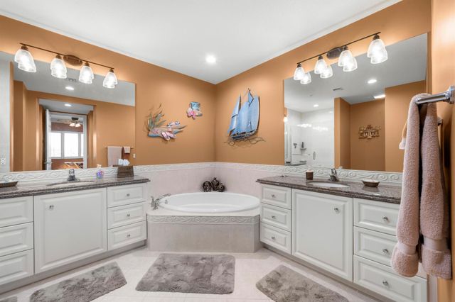 8 Harbour Isle Drive E 5, Fort Pierce, FL 34949