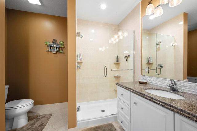 8 Harbour Isle Drive E 5, Fort Pierce, FL 34949