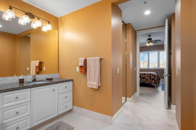 8 Harbour Isle Drive E 5, Fort Pierce, FL 34949