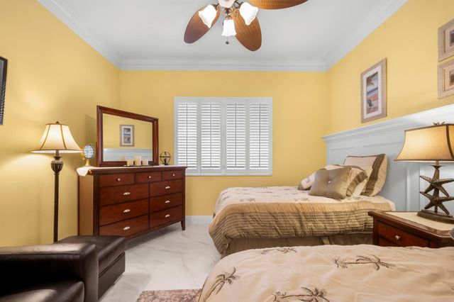 8 Harbour Isle Drive E 5, Fort Pierce, FL 34949