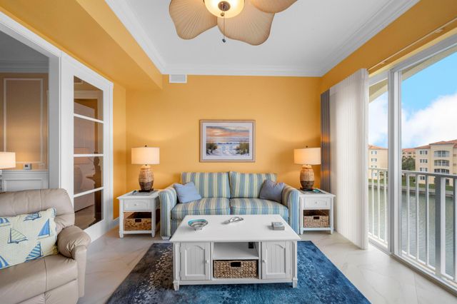 8 Harbour Isle Drive E 5, Fort Pierce, FL 34949