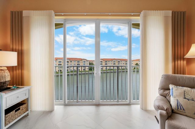 8 Harbour Isle Drive E 5, Fort Pierce, FL 34949