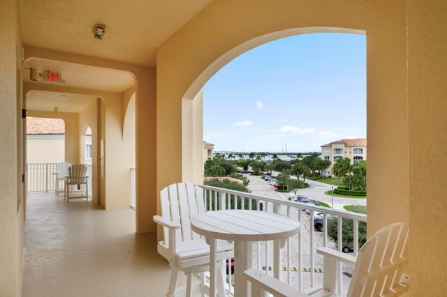8 Harbour Isle Drive E 5, Fort Pierce, FL 34949