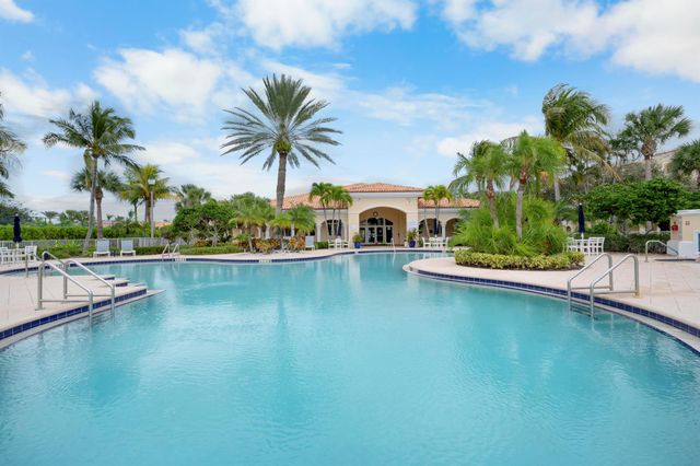 8 Harbour Isle Drive E 5, Fort Pierce, FL 34949