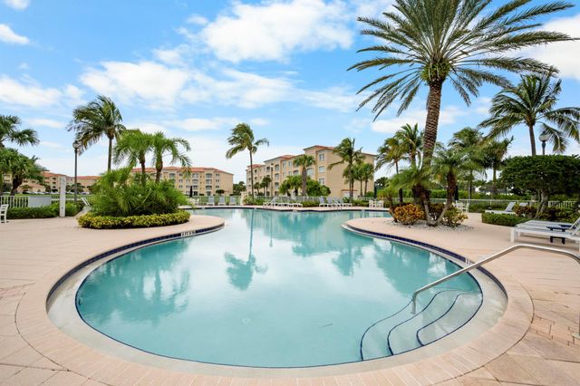 8 Harbour Isle Drive E 5, Fort Pierce, FL 34949