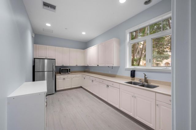 8 Harbour Isle Drive E 5, Fort Pierce, FL 34949