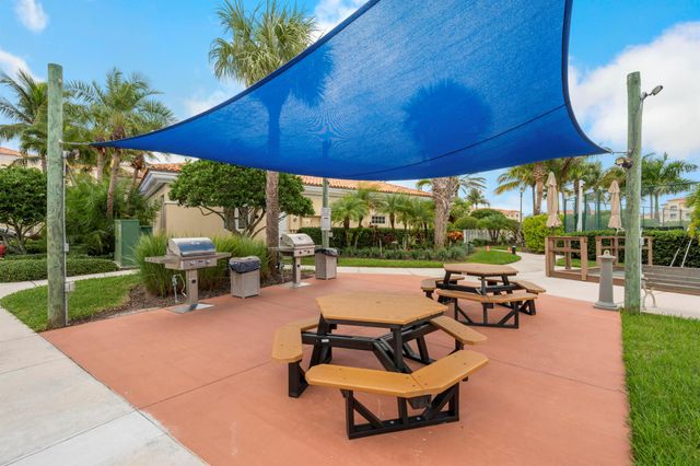 8 Harbour Isle Drive E 5, Fort Pierce, FL 34949