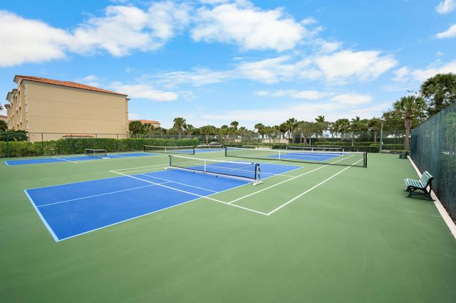 8 Harbour Isle Drive E 5, Fort Pierce, FL 34949