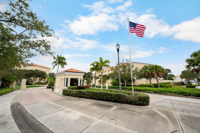 8 Harbour Isle Drive E 5, Fort Pierce, FL 34949