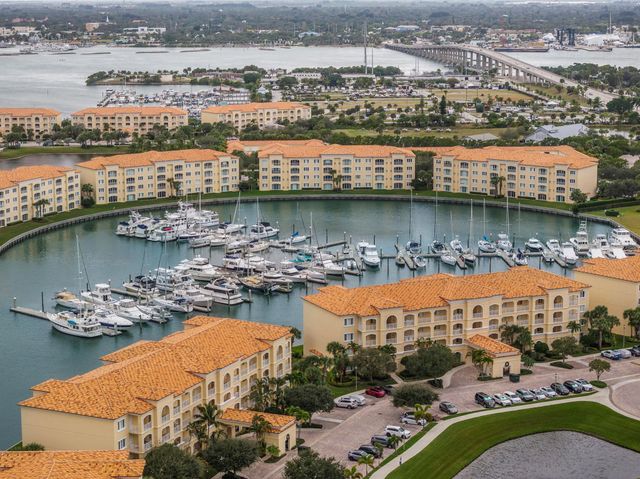 8 Harbour Isle Drive E 5, Fort Pierce, FL 34949