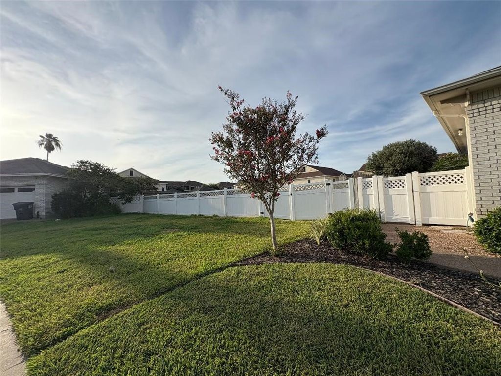 5802 English, Corpus Christi, TX 78414 — exterior