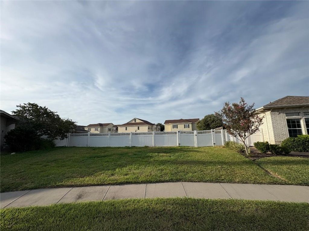 5802 English, Corpus Christi, TX 78414 — photo 2