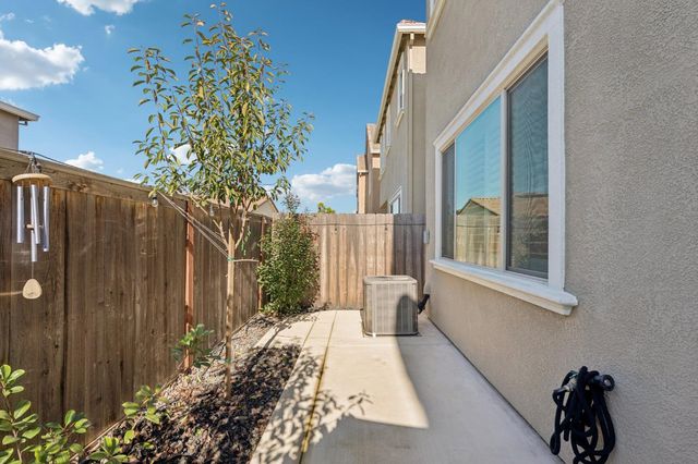 10458 Oboe Way, Elk Grove, CA 95757