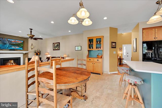 106 WOODBRIDGE CT, Sellersville, PA 18960