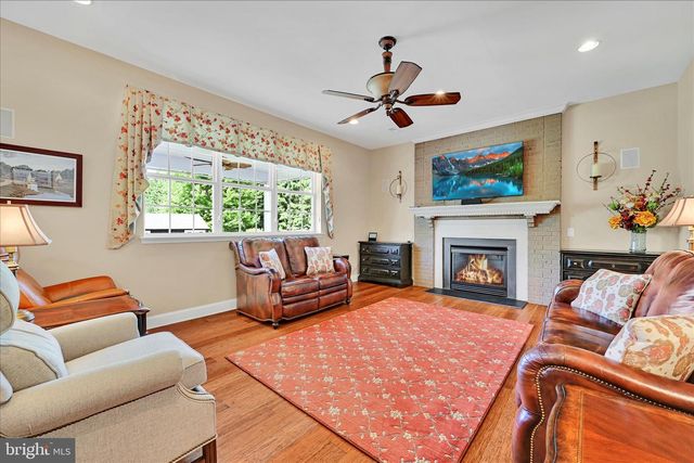 106 WOODBRIDGE CT, Sellersville, PA 18960