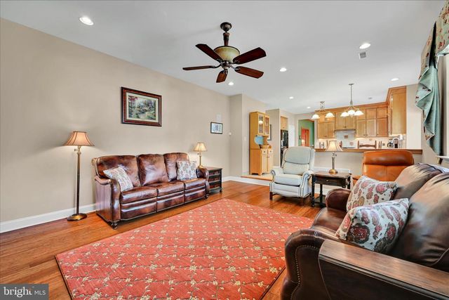 106 WOODBRIDGE CT, Sellersville, PA 18960