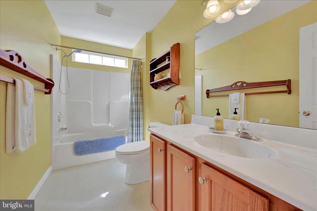 106 WOODBRIDGE CT, Sellersville, PA 18960