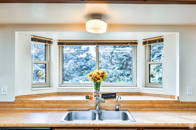 9506 N 4000 W, Cedar Hills, UT 84062