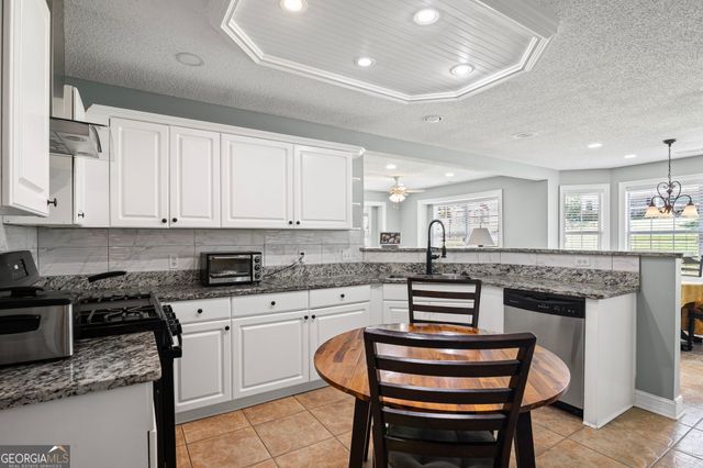 12189 Lauren Way, Fayetteville, GA 30215