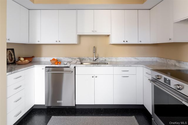 72 Lookout Road, Tuxedo Park, NY 10987