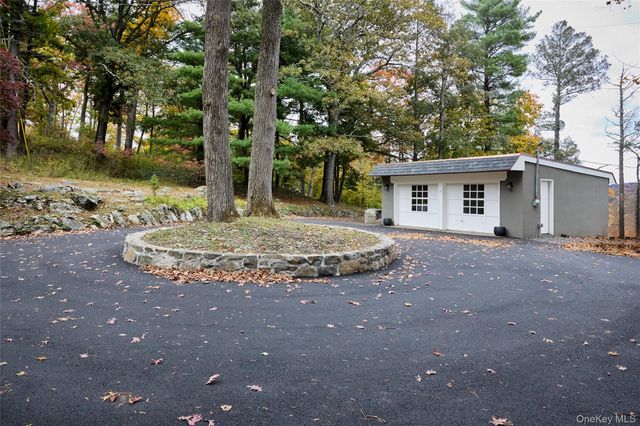 72 Lookout Road, Tuxedo Park, NY 10987