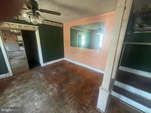 92 S GOVERNOR PRINTZ BLVD, Essington, PA 19029