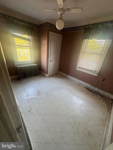 92 S GOVERNOR PRINTZ BLVD, Essington, PA 19029