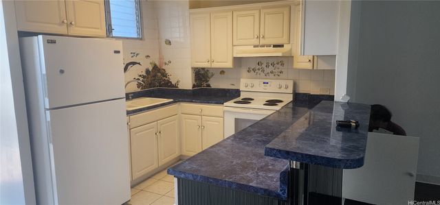 2001 Aupuni Street 804, Honolulu, HI 96817