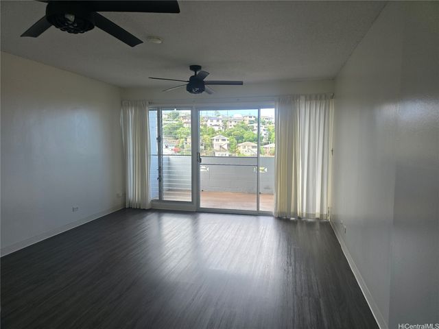 2001 Aupuni Street 804, Honolulu, HI 96817