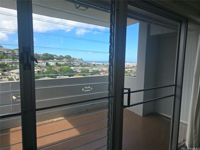 2001 Aupuni Street 804, Honolulu, HI 96817