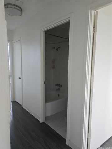 2001 Aupuni Street 804, Honolulu, HI 96817
