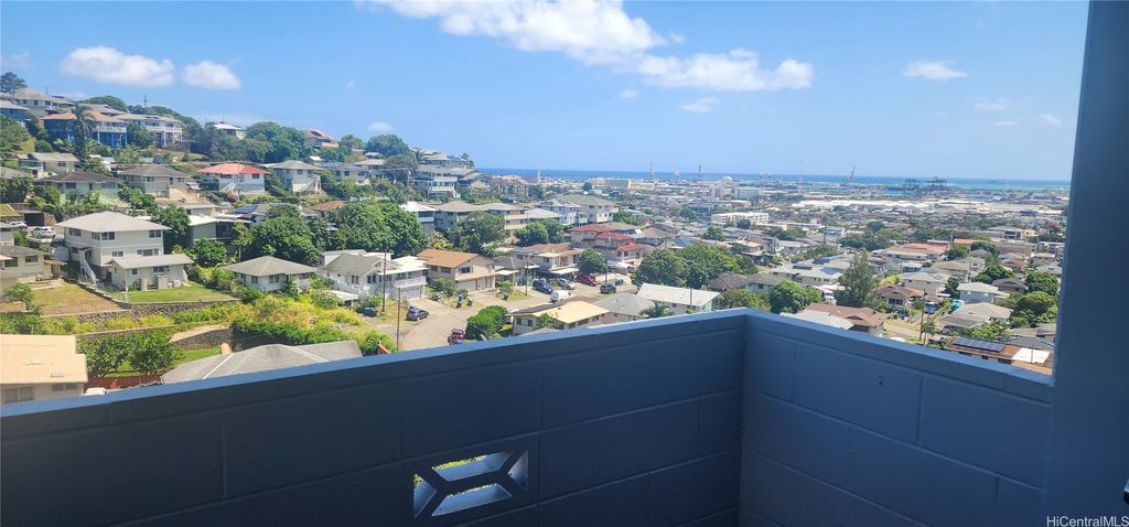 2001 Aupuni Street 804, Honolulu, HI 96817