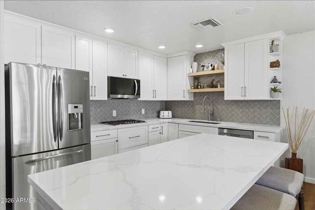Image 6 of property listing at 4421 E MONTEROSA Street, Phoenix, AZ 85018