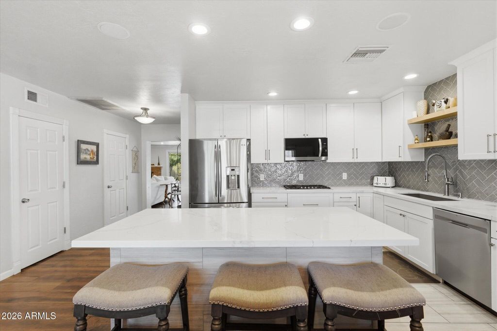 Image 7 of property listing at 4421 E MONTEROSA Street, Phoenix, AZ 85018