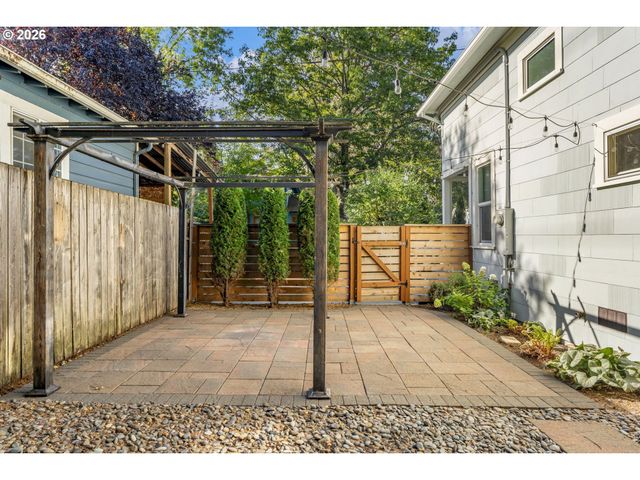 1025 Se TENINO St, Portland, OR 97202