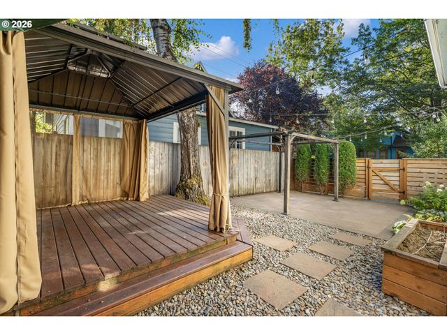 1025 Se TENINO St, Portland, OR 97202