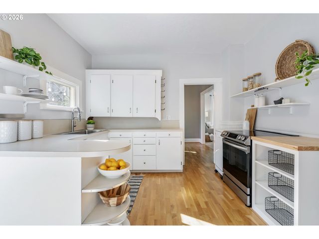 1025 Se TENINO St, Portland, OR 97202