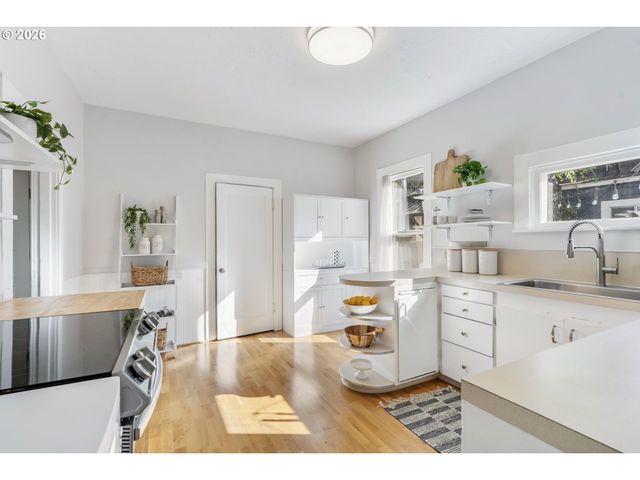 1025 Se TENINO St, Portland, OR 97202