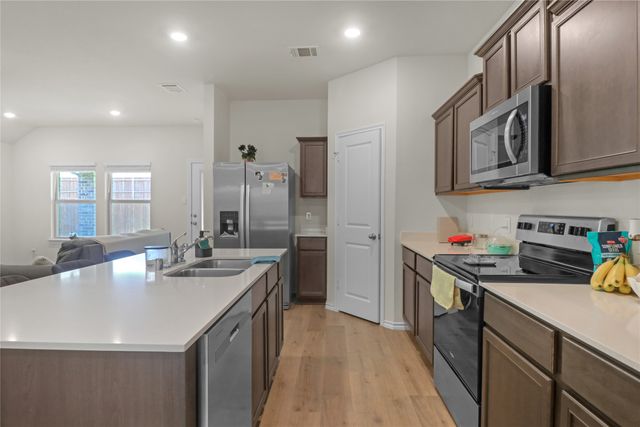 2907 Hadley Drive, Ennis, TX 75119
