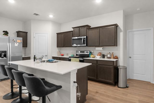 2907 Hadley Drive, Ennis, TX 75119