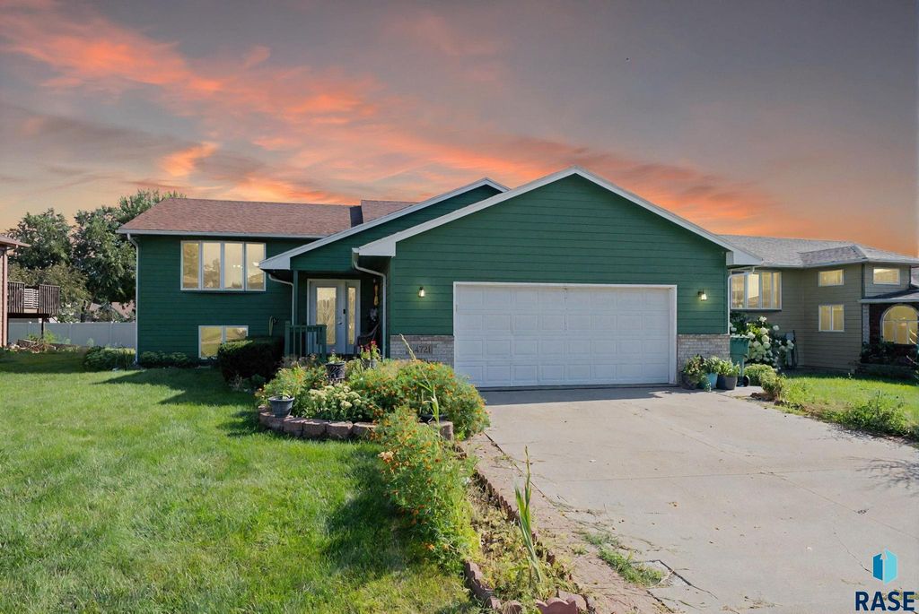 4721 E 3rd St Street, Sioux Falls, SD 57110